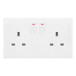 Selectric Smooth - 13A Socket Outlets 2G White Switched SP